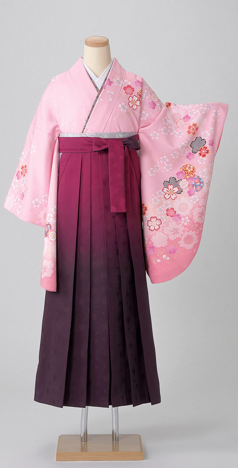 レンタル袴&着物 「ピンク 絞り桜」&「ワイン 地紋ボカシ」 | 丸昌