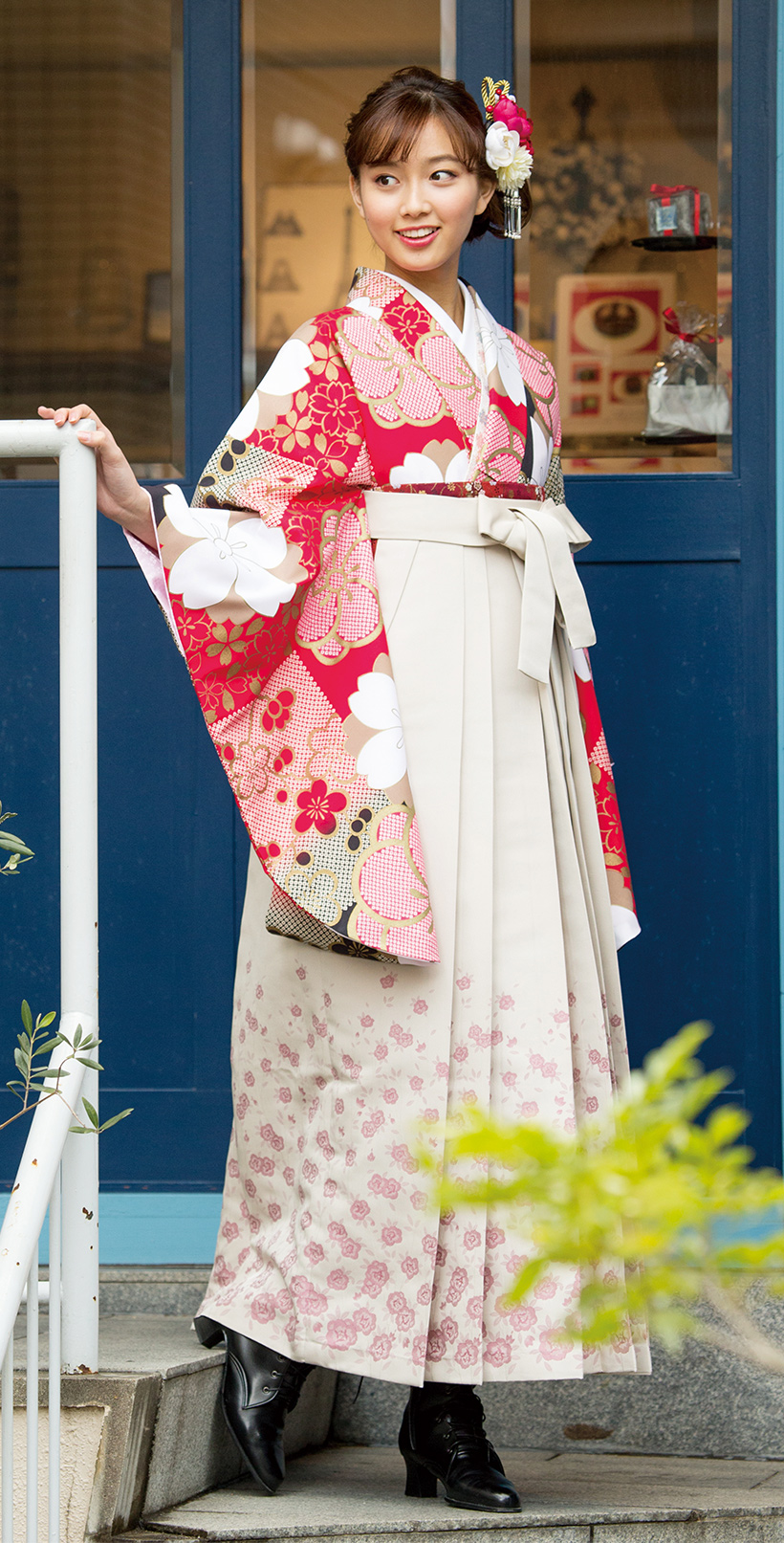 着物の柄の色と袴の色を合わせたスタイル2