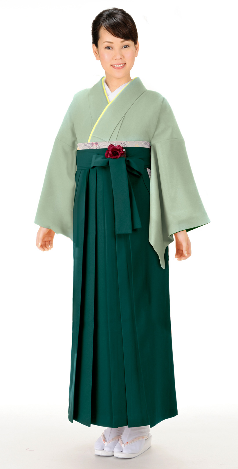 緑色のクラスカラーの袴スタイル