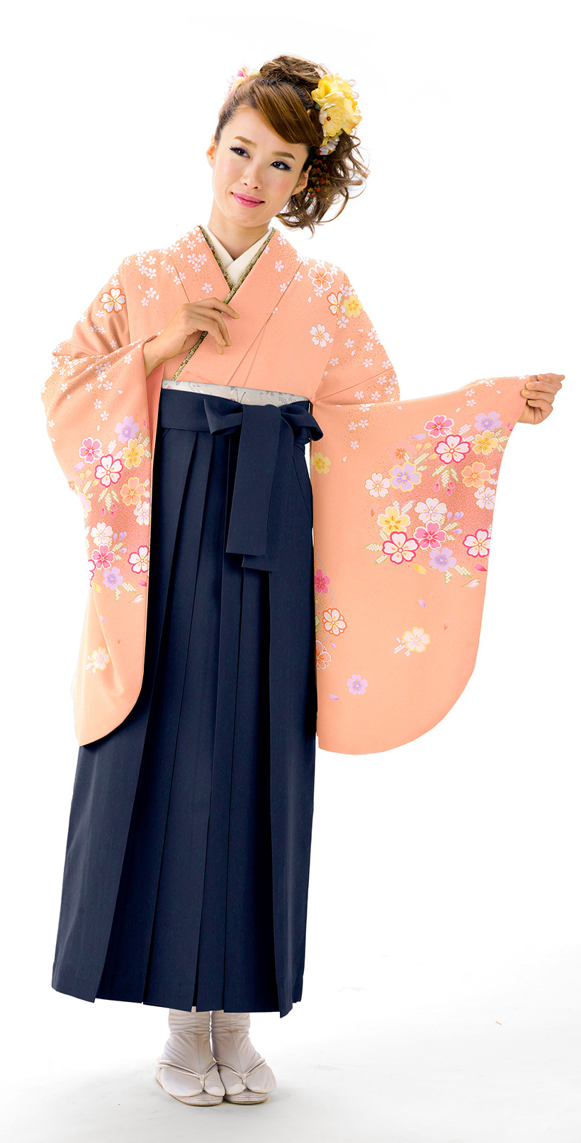 かわいらしいオレンジの袴スタイル